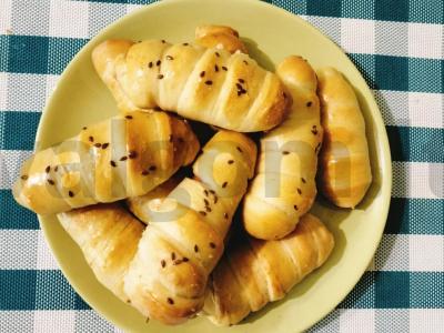 Aštrūs dešrelės tešloje su kečupu pagrindine nuotrauka