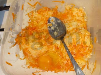 Cukinijų ir morkų blynai Žingsnis 3