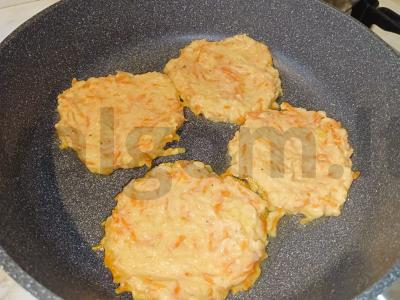 Cukinijų ir morkų blynai Žingsnis 5