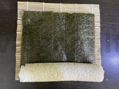 Namų ritinėliai su krabų lazdelėmis ir avokadu Žingsnis 4