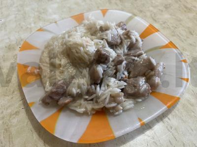 Troškintas ryžiai su jautiena sultinyje pagrindine nuotrauka