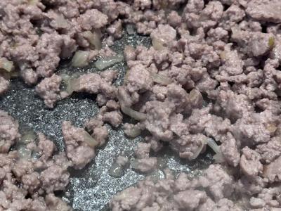 Kepta bulvė su faršu ir baltu svogūnu Žingsnis 3