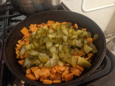 Greitoji soljanka su rūkytomis ir virtais dešromis Žingsnis 4