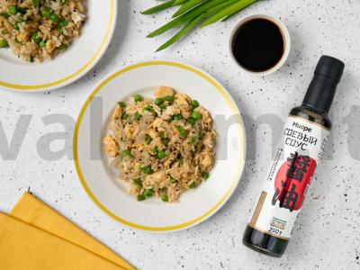 Kinietiškas keptas ryžiai pagrindine nuotrauka