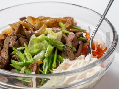 Salotas „Peršalimo lizdas“ su veršienos kepenimis Žingsnis 4