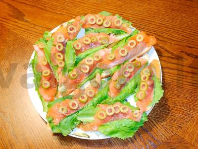 Itališkos brusketos su alyvuogėmis pagrindine nuotrauka