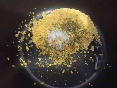 Pšeno su keptu svogūnu ir pupelėmis Žingsnis 1