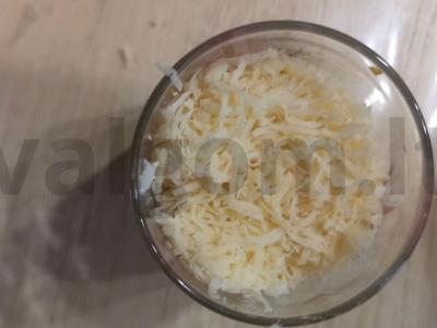 Salotos su šviežia morkomis ir virta vištiena Žingsnis 1