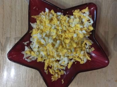 Salotos su šviežia morkomis ir virta vištiena Žingsnis 3