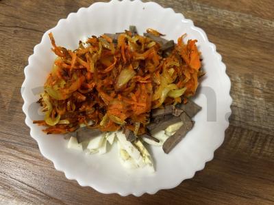 Salotas „Keleivinis“ su jautienos kepenimis Žingsnis 4