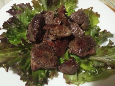 Kepenėlių salotos su korėjietiška morkų, baltuoju svogūnu, alyvuogėmis ir grūdėta garstyčia Žingsnis 2