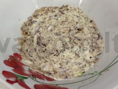 Salotas „Mimoza“ su konservuotu tunu Žingsnis 7