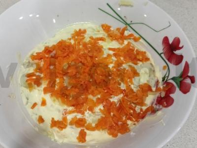 Salotas „Mimoza“ su konservuotu tunu Žingsnis 9