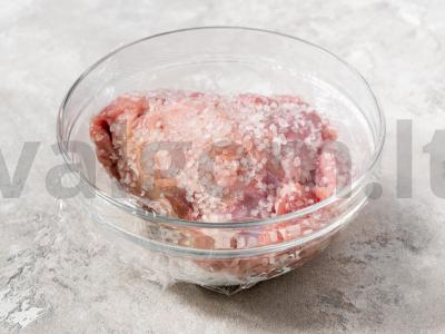 Namų stiliaus džiovintos mėsos salotos Žingsnis 3