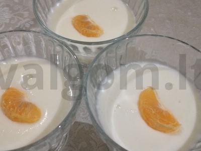 Pieninis „Muhallebi“ su mandarinų pagrindine nuotrauka