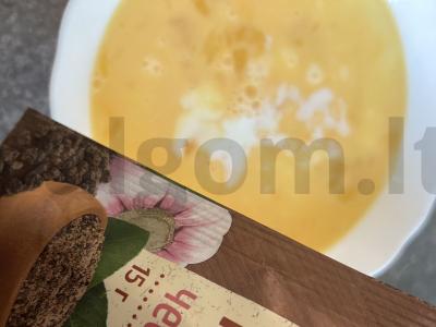 Omletas su juodaisiais ir česnakiniais pipirais Žingsnis 3