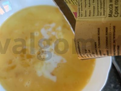 Omletas su juodaisiais ir česnakiniais pipirais Žingsnis 4