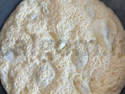 Omletas su juodaisiais ir česnakiniais pipirais Žingsnis 6