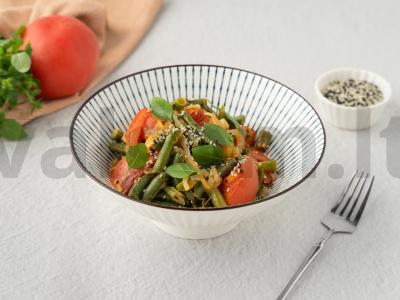 Kepta žirnių pupelė su daržovėmis pagrindine nuotrauka