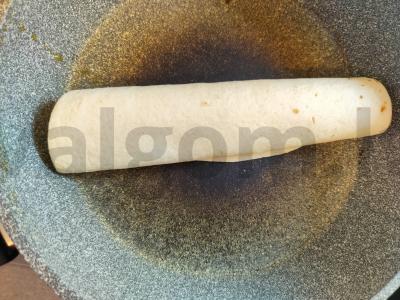 Karštas šuo kvietinėje tortilijoje Žingsnis 4