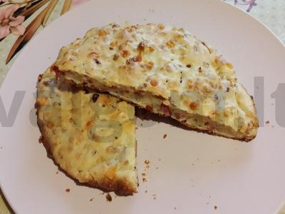 Kepinys su rūkytomis mėsos gaminiais pagrindine nuotrauka