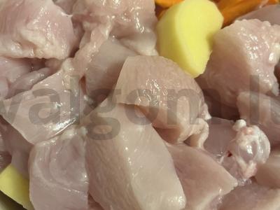 Vištiena su bulvėmis, kepta rankovėje su grietinėlės-česnako padažu Žingsnis 3