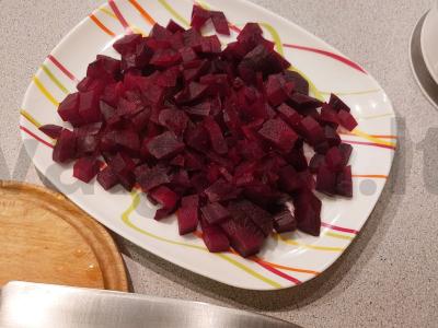 Burokėlių salotos su adygei sūriu Žingsnis 1