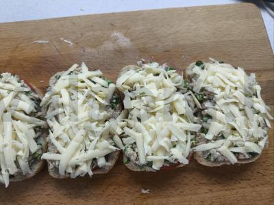 Sumuštiniai su tunu, pomidoru ir sūriu Žingsnis 7