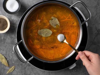 Grietininė žuvienė su lašiša Žingsnis 3