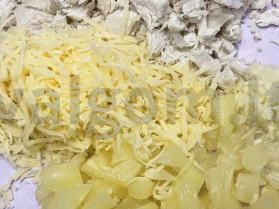 Krepšeliai su konservuotais ananasais ir vištienos krūtinėle Žingsnis 2