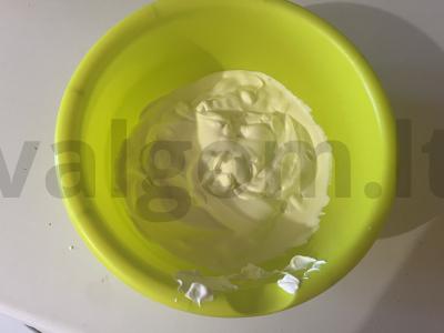 Trijų ingredientų varškės sūris Žingsnis 1