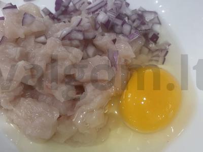 Smulkintos vištienos kotletai su paštetu Žingsnis 3