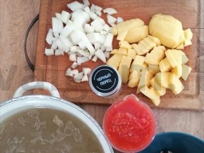 Harcho sriuba su kiauliena ant žąsų riebalų Žingsnis 1