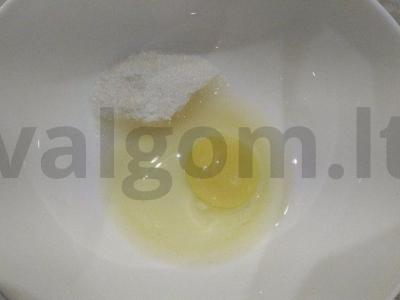 Švelnūs mini blynai su bananais Žingsnis 1