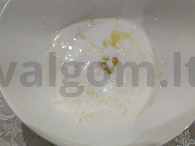 Švelnūs mini blynai su bananais Žingsnis 2