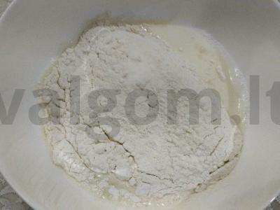 Švelnūs mini blynai su bananais Žingsnis 3