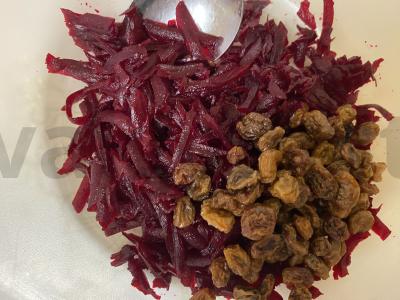 Salotas „Burokėlių-ir-žemės riešutų širdis“ Žingsnis 3