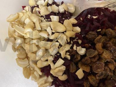 Salotas „Burokėlių-ir-žemės riešutų širdis“ Žingsnis 4