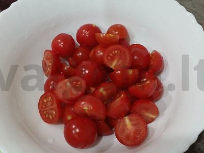 Salotos su tunu ir vyšniniais pomidorais Žingsnis 1