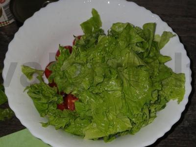 Salotos su tunu ir vyšniniais pomidorais Žingsnis 2