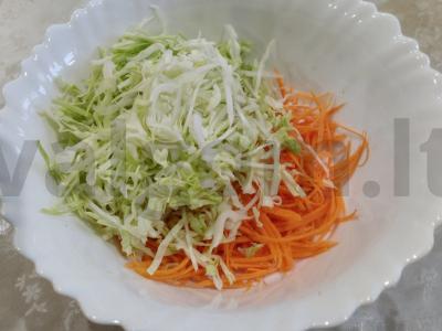 Vitaminų salotas su daržovėmis ir obuoliu Žingsnis 2