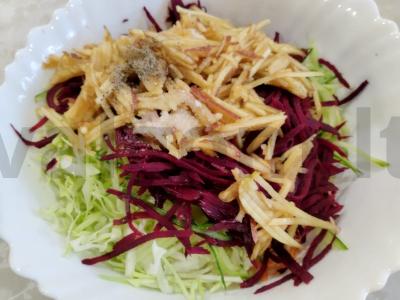 Vitaminų salotas su daržovėmis ir obuoliu Žingsnis 6