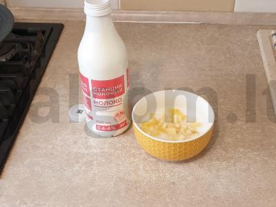 Kukurūzų dribsniai su pienu ir obuoliu Žingsnis 4