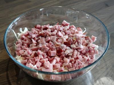 Blynai su rūkytais mėsos gaminiais ir sūriu pusryčiams Žingsnis 2