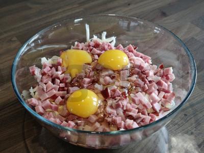 Blynai su rūkytais mėsos gaminiais ir sūriu pusryčiams Žingsnis 3