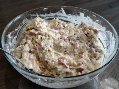 Blynai su rūkytais mėsos gaminiais ir sūriu pusryčiams Žingsnis 7