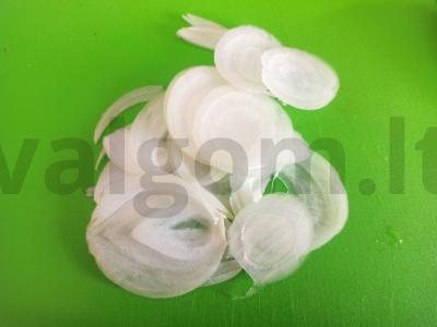 Užkandis ant krekerių su silke ir svogūnais Žingsnis 4