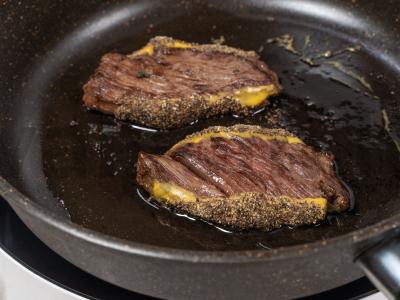 Pipirinė steika su bulvėmis grietinėlės padaže Žingsnis 6