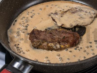 Pipirinė steika su bulvėmis grietinėlės padaže Žingsnis 10