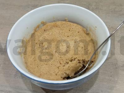 Banano keksiukas mikrobangų krosnelėje pagrindine nuotrauka